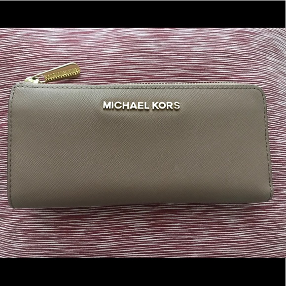Michael Kors Wallet - Picture 2 of 6